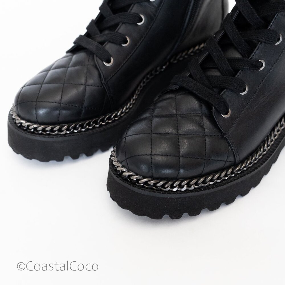 Vince Camuto Merindil Leather Combat Boots 8.5 Black Quilted Metal Chain Chunky - Picture 8 of 13